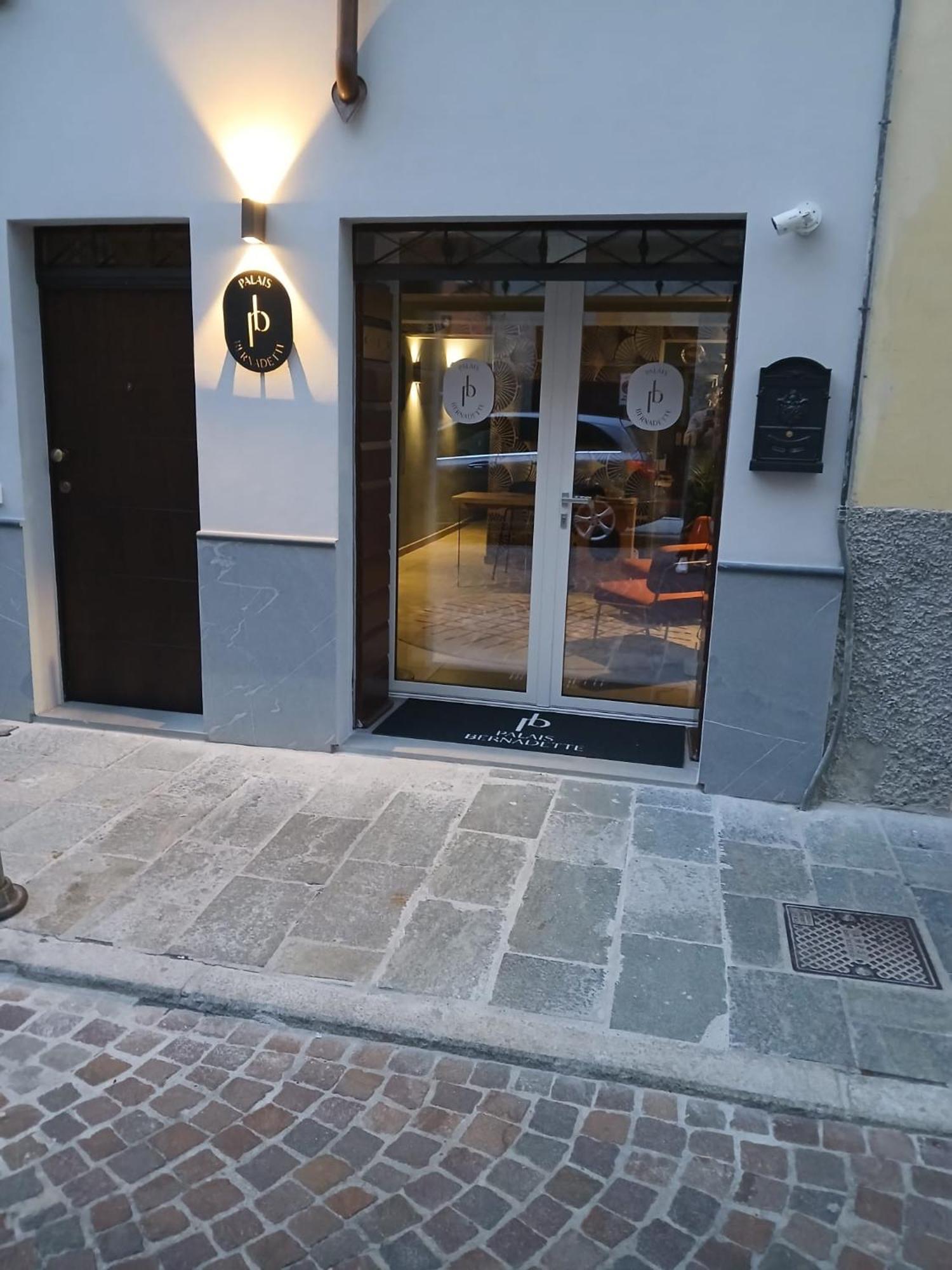 Palais Bernadette Aparthotel Parma Ngoại thất bức ảnh